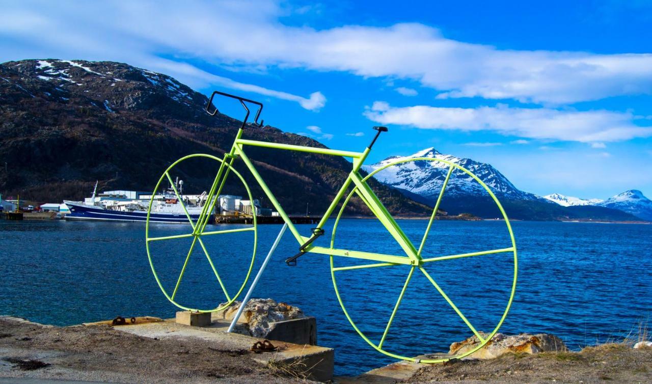 Lofoten Gate Hostel เลอดิงเกน ภายนอก รูปภาพ