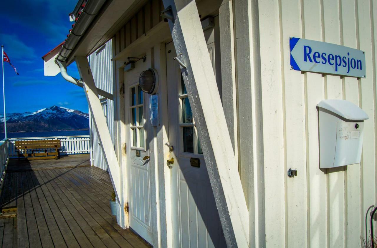 Lofoten Gate Hostel เลอดิงเกน ภายนอก รูปภาพ